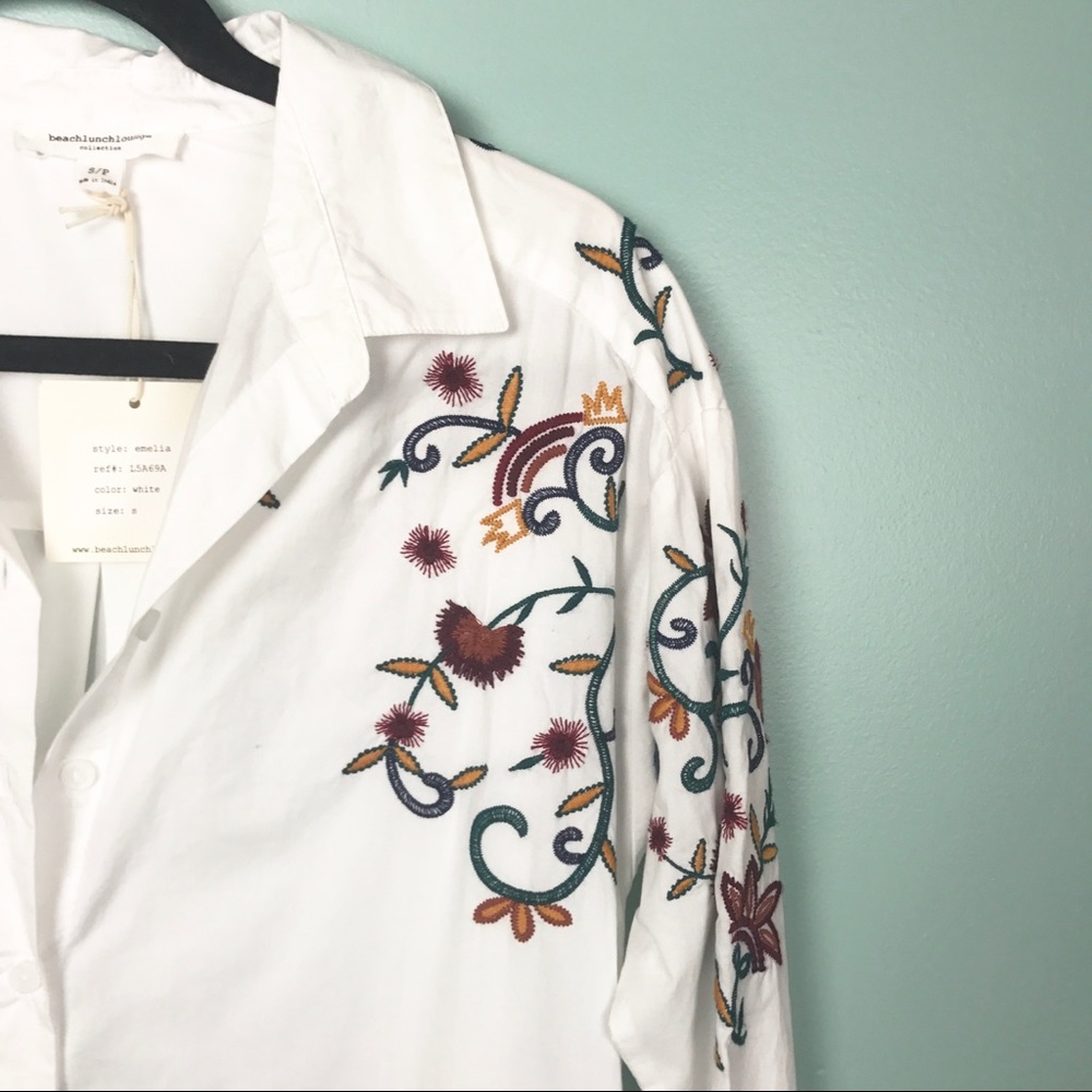 SOLD ✨ Embroidered Button Up Top White - Picture 4 of 5